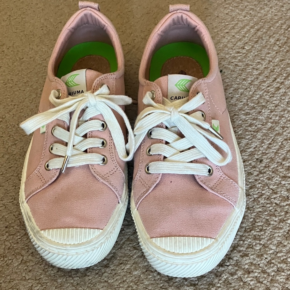 Cariuma Women's Blush Canvas Sneakers